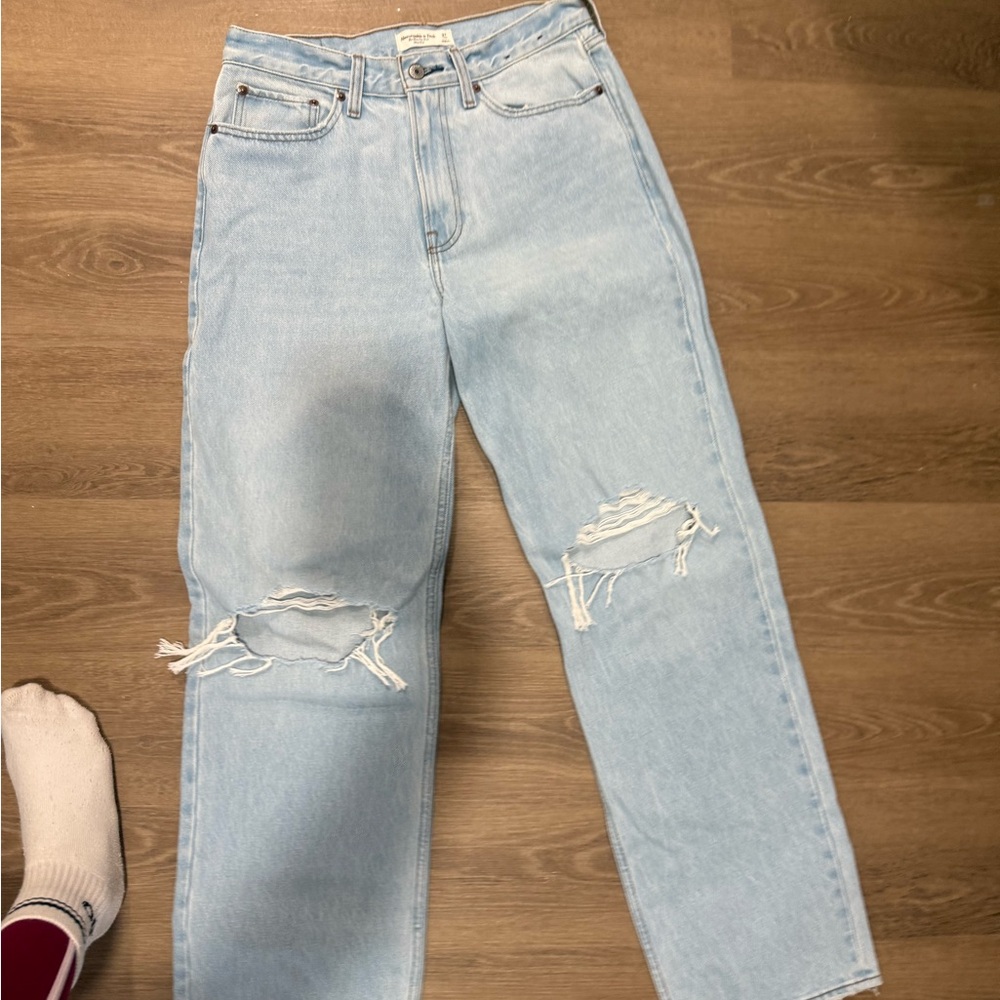 NEW ABERCROMBIE AND FITCH jeans size 4 - Picture 2 of 14